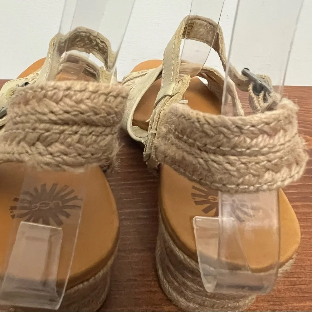 UGG step out